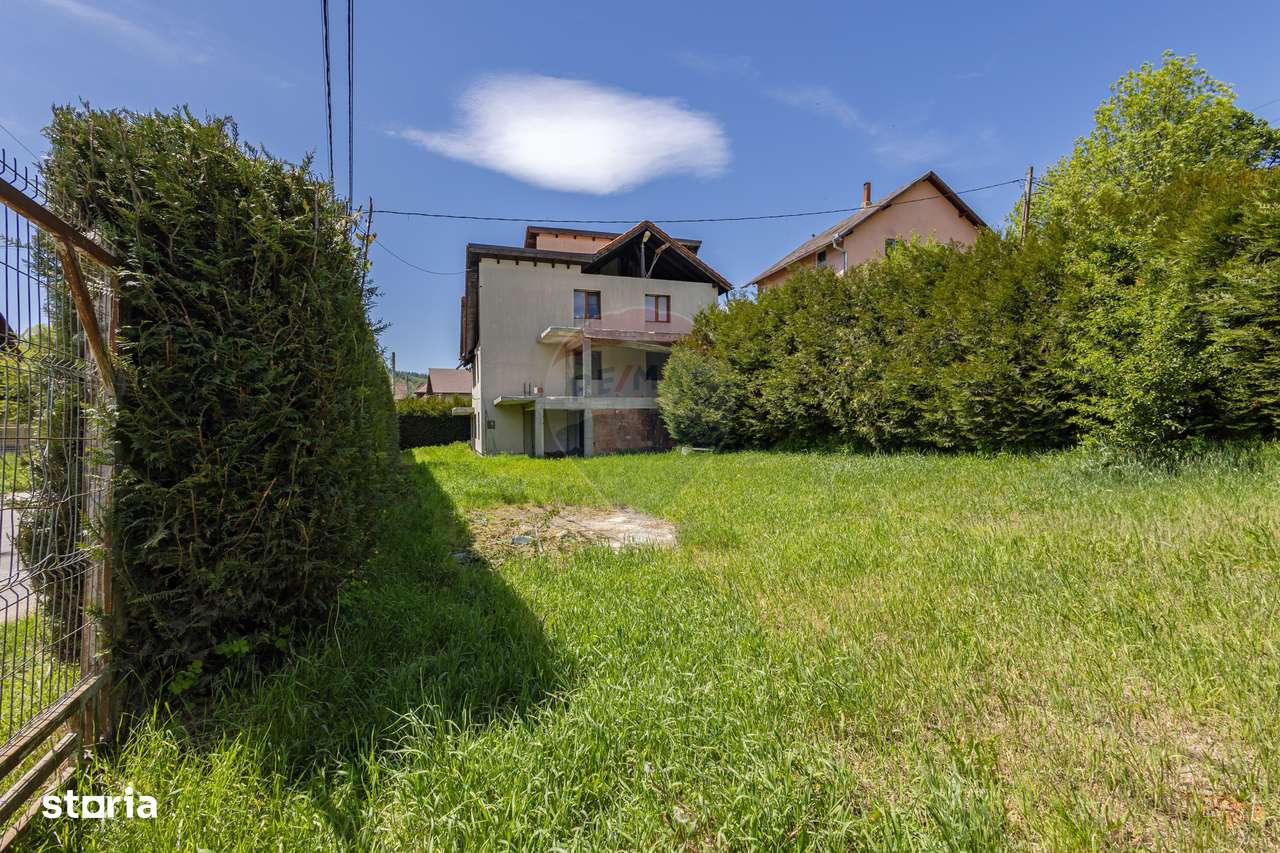Casă / Vilă cu 8 camere / 7 bai de vânzare, Moieciu de Jos-6