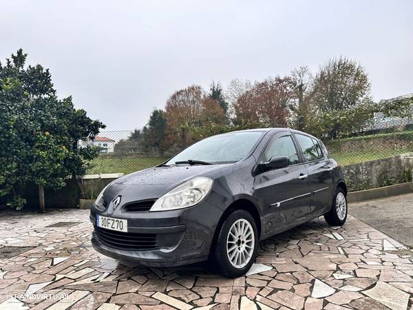 Renault Clio 1.2 16V Confort - 1