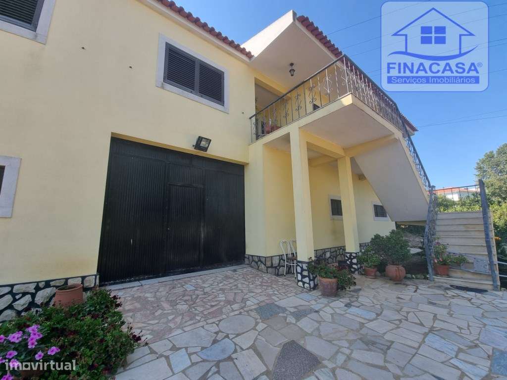 Moradia T4 isolada inserida em terreno com 5000m2 - Camarral (Palmela)-27