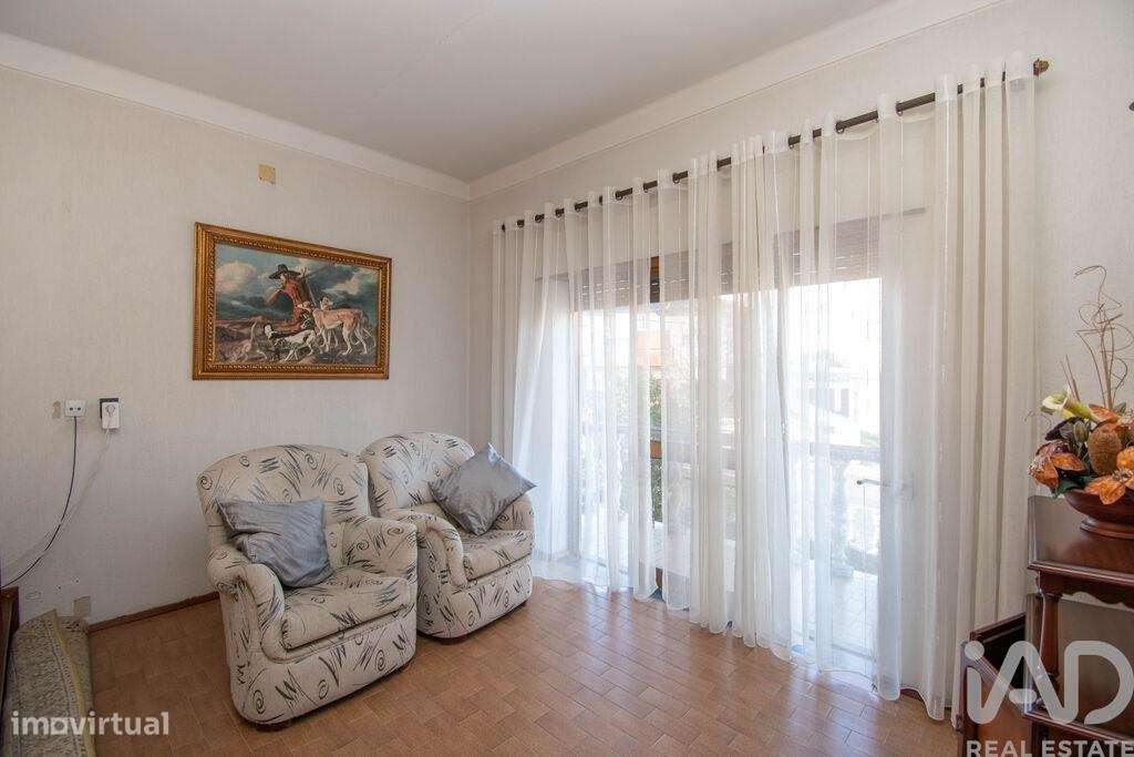 Moradia isolada T3 em Marinha Grande de 240 m2 - Grande imagem: 4/37