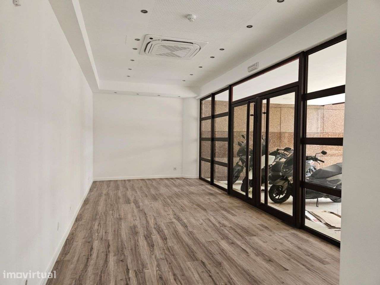 Loja Lisboa Arrendamento | 53 m2 | Edifício Green Park - Grande imagem: 3/21