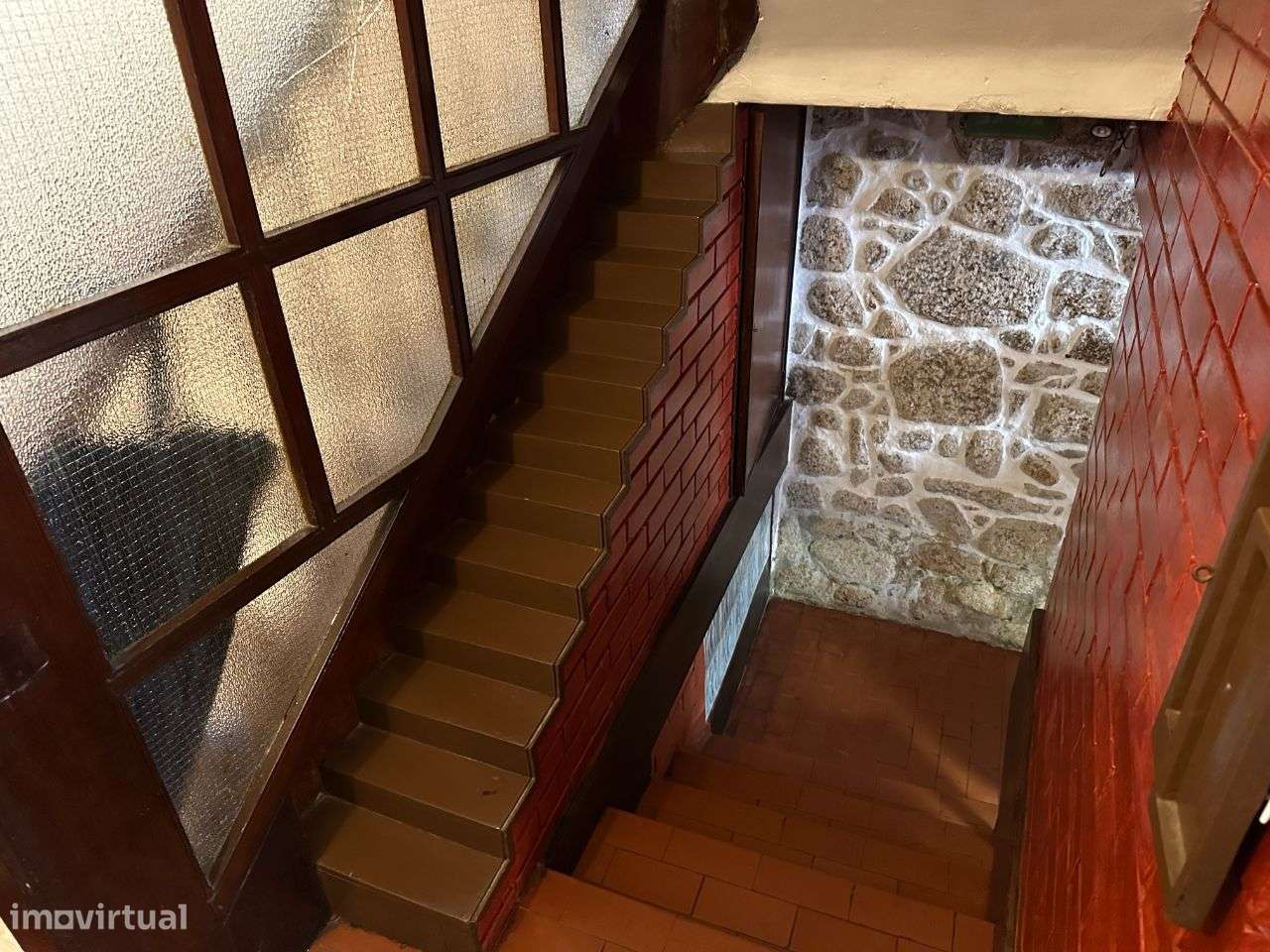 Prédio de 3 pisos para remodelação no centro histórico do Porto-18