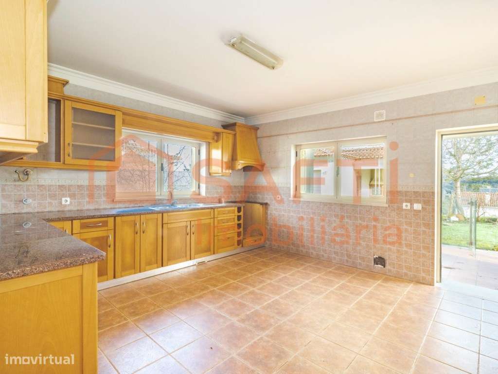 Moradia T4 com amplo terreno e excelentes áreas - Grande imagem: 4/33