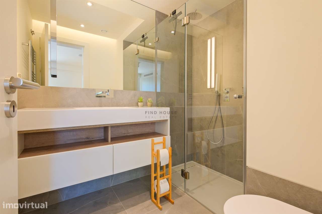 Apartamento T3 em condomínio privado, com terraços e garagem, no Prínc-45