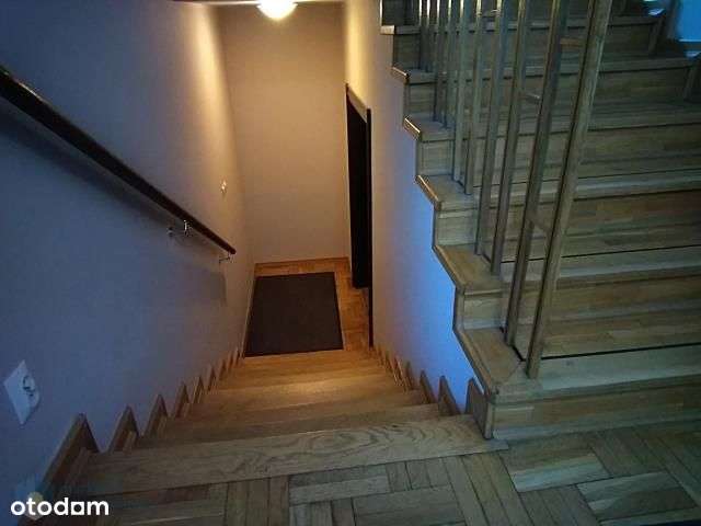 Lokal idealny dla rodziny lub na siedzibę firmy!-17