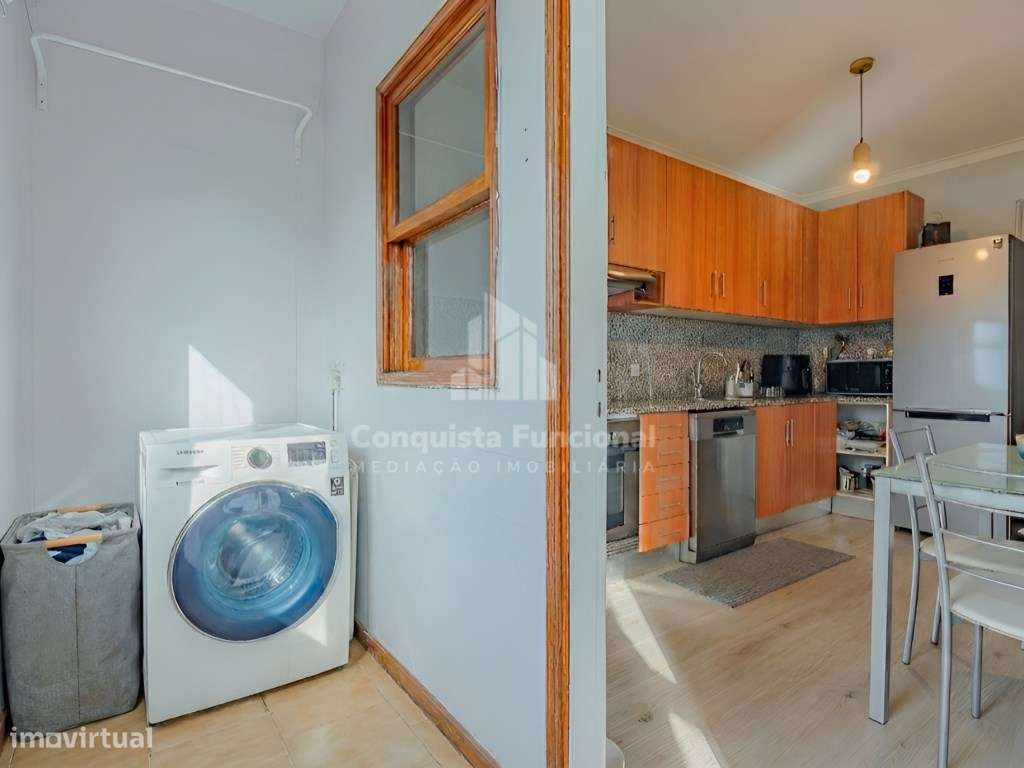 Apartamento T3 situado na zona de Mafamude-6