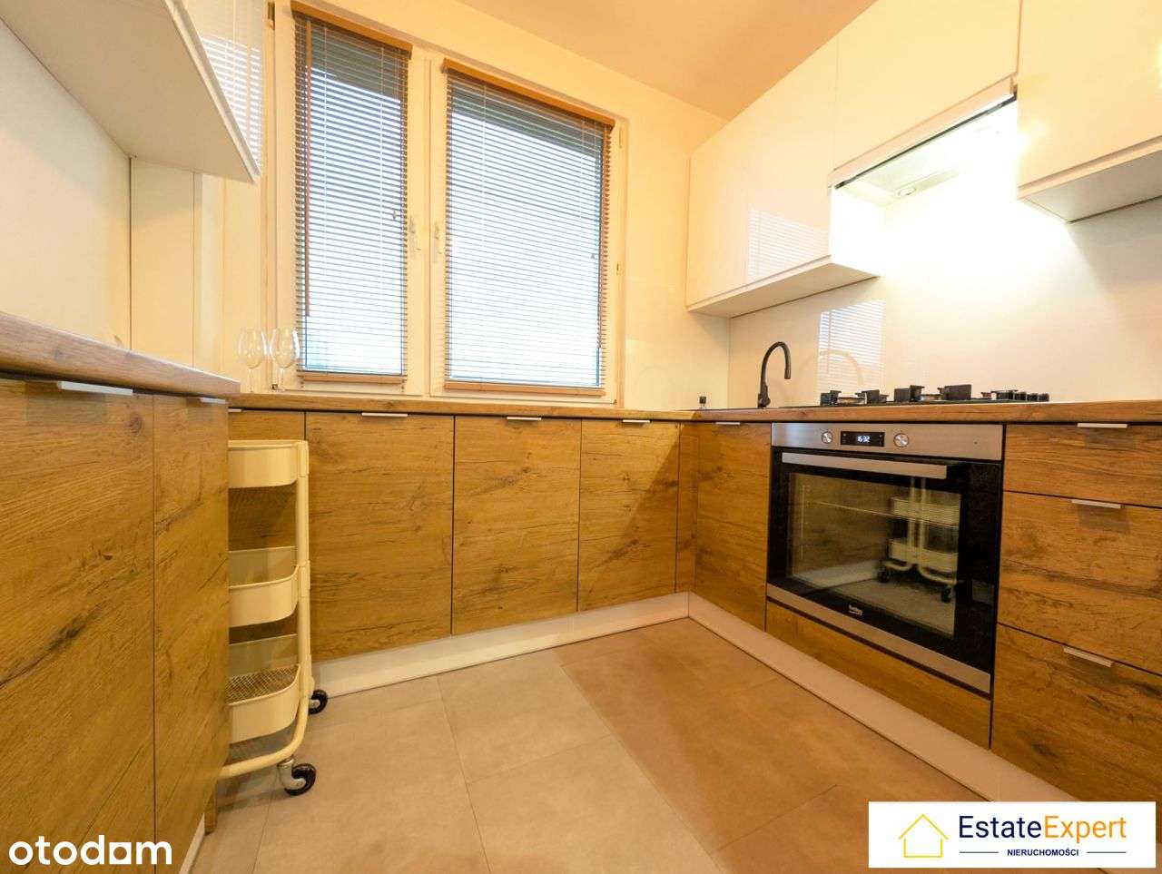 2 pokoje do zamieszkania z widna kuchnią i dużym b-3