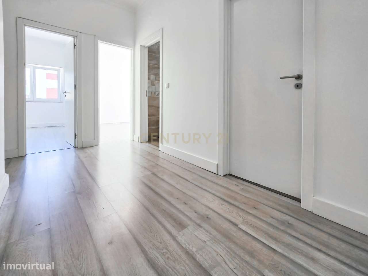 Apartamento T2 Remodelado no Barreiro – Moderno, Versátil e Pronto a H-18