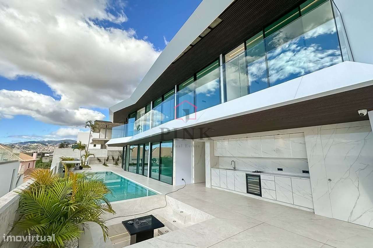Moradia de Luxo com Piscina - T4 no Funchal-56