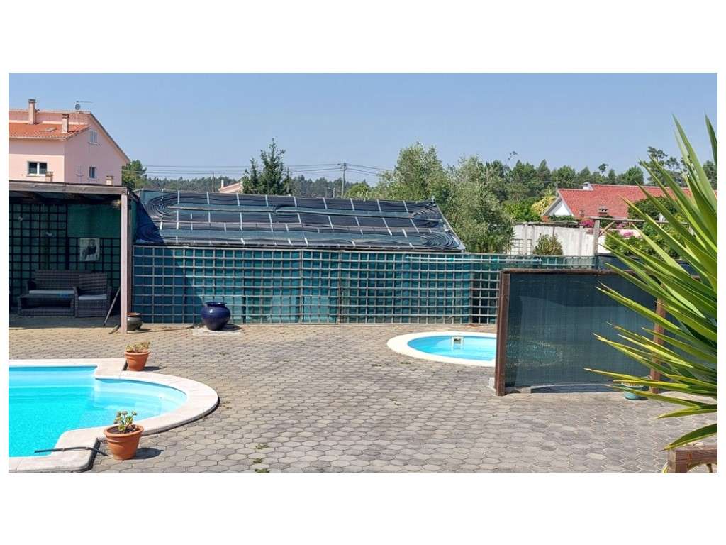 Moradia térrea, individual T4 com piscina e jacuzzi, zona Coimbrão-25