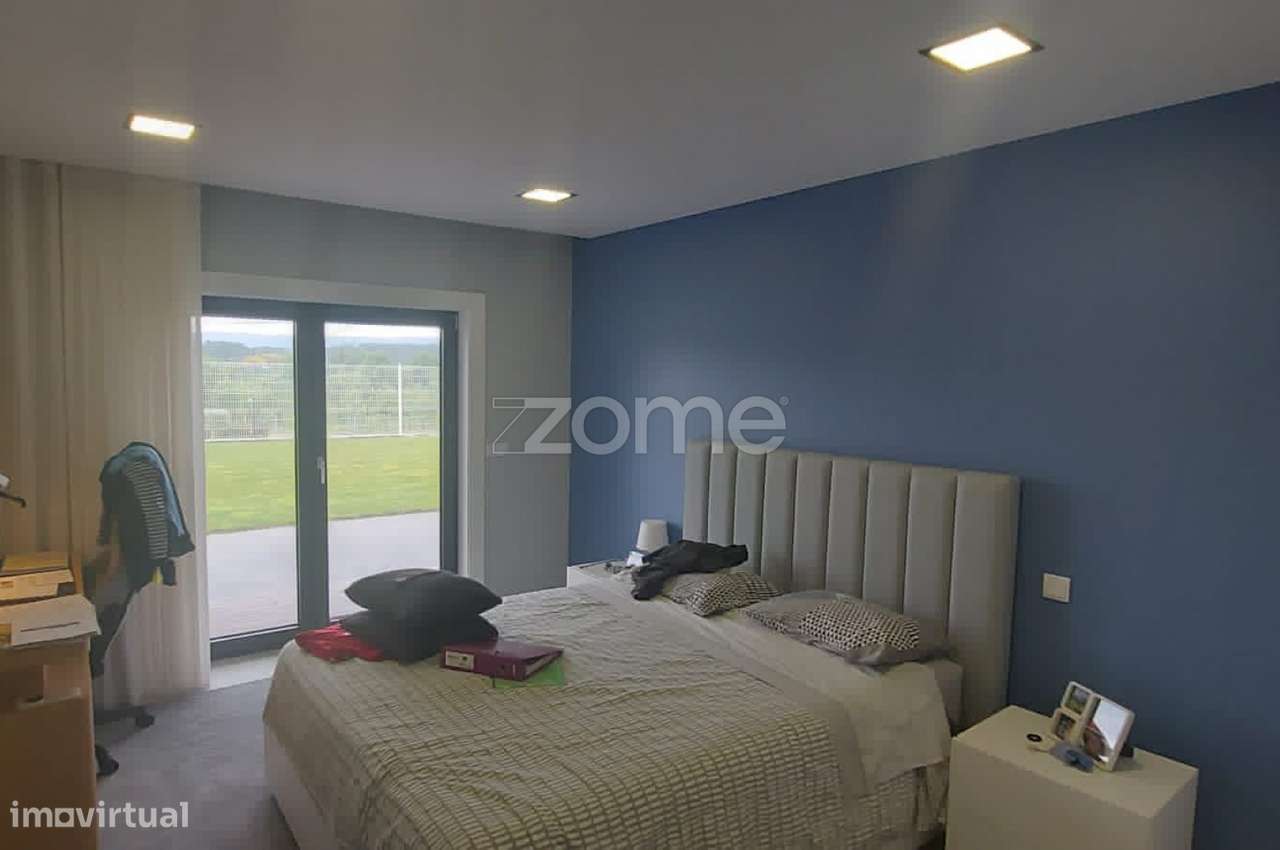 Moradia Térrea V3 com Piscina, Garagem e Terreno de 1.990 m² – Bust...-18