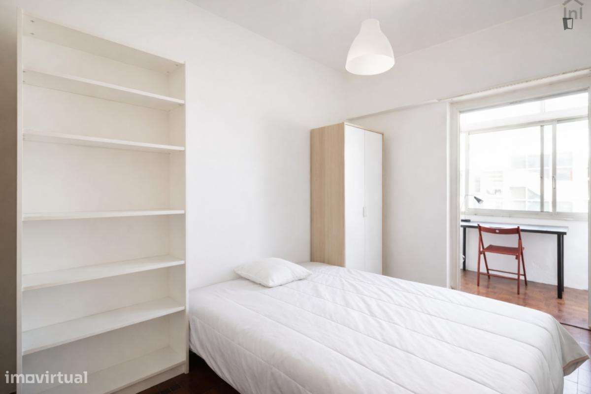 Quarto - localizado em Alcântara Lisbon