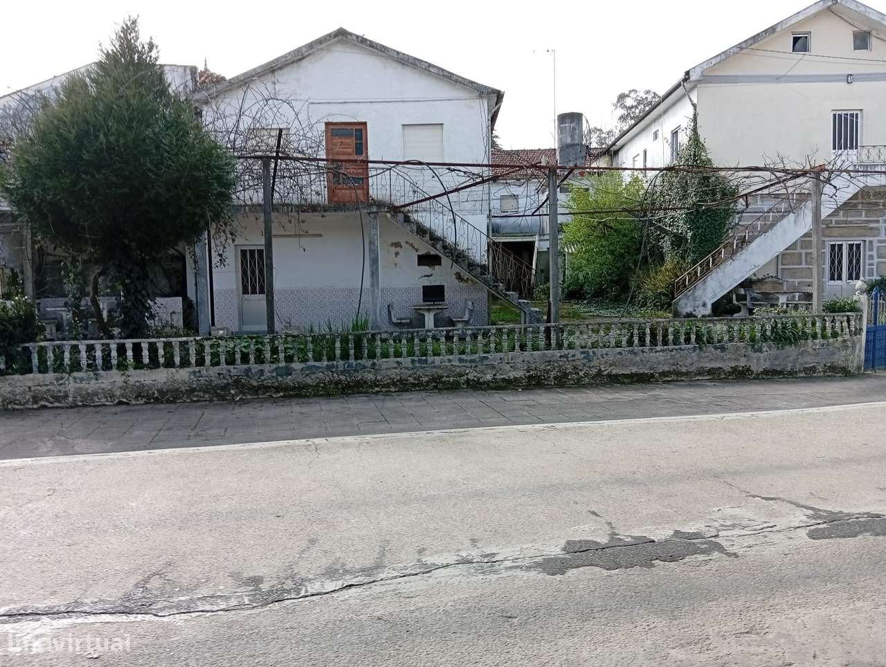 Venda de prédio localizado centro das Termas São Vicente Penafiel-5