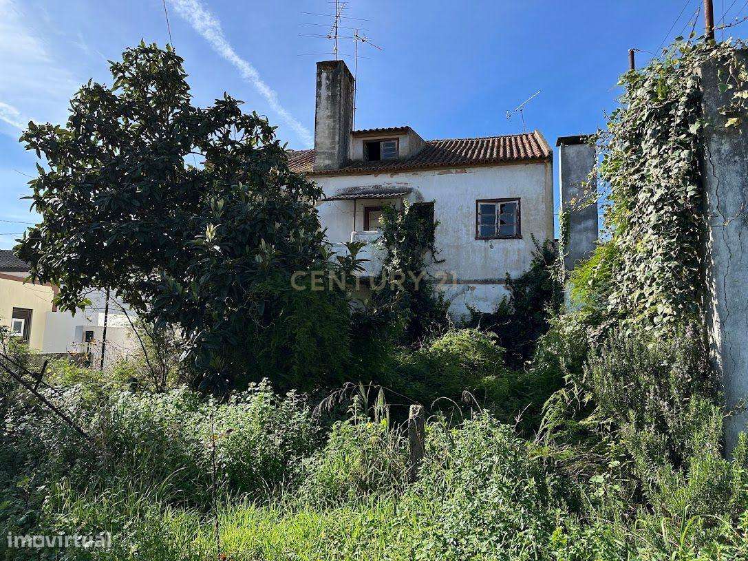 Prédio para remodelação no Entroncamento  junto à estação de comboios - Grande imagem: 4/42