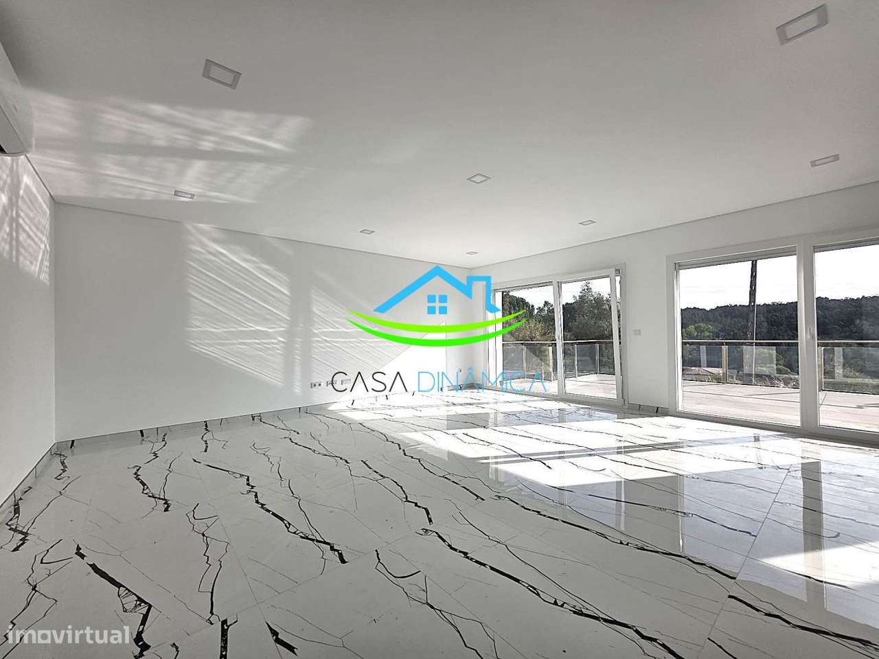 Moradia nova T4+1 com grande garagem e jardim - Grande imagem: 5/46