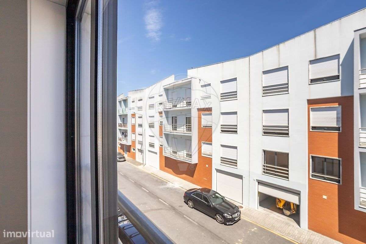 Apartamento T3 à venda em Camarate-33