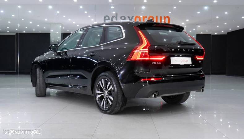 Volvo XC 60 2.0 T8 PHEV Momentum Plus AWD - 4