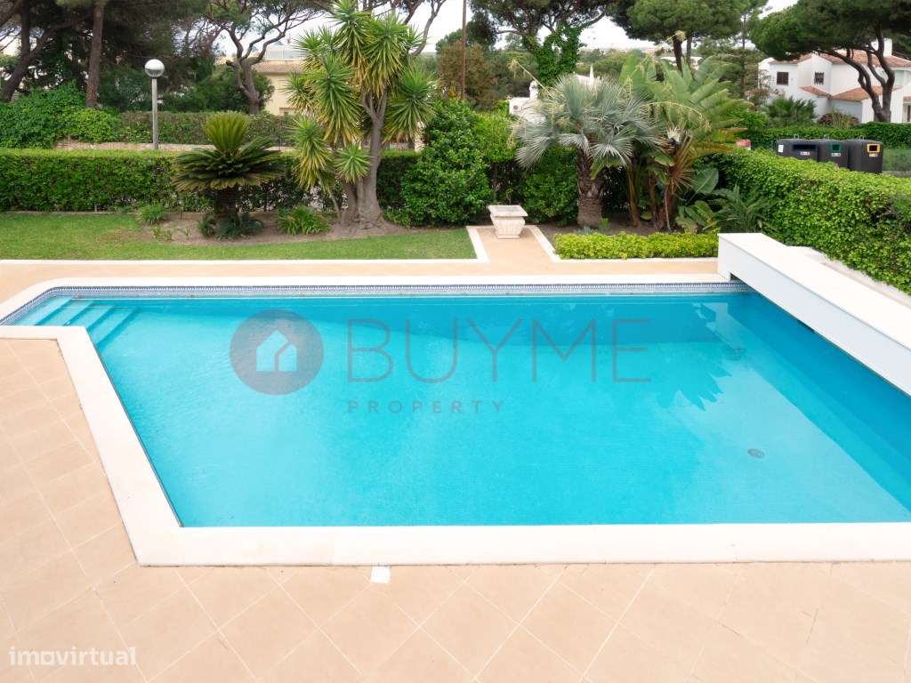 Moradia T3+1 com piscina e jardim privado em Vilamoura - Grande imagem: 5/57