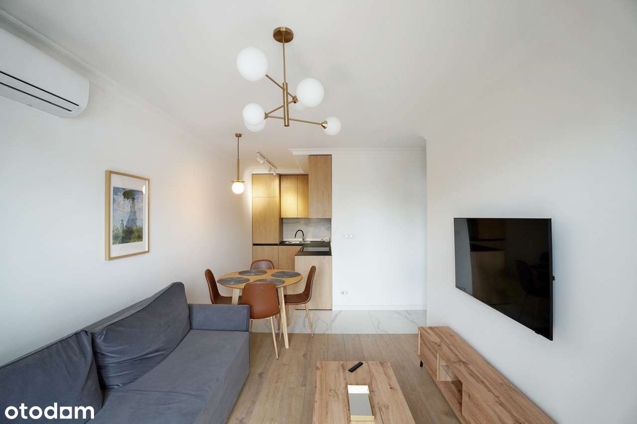 BEZ PROWIZJI! 2 pokoje z dużym balkonem i garażem w apartamentowcu.