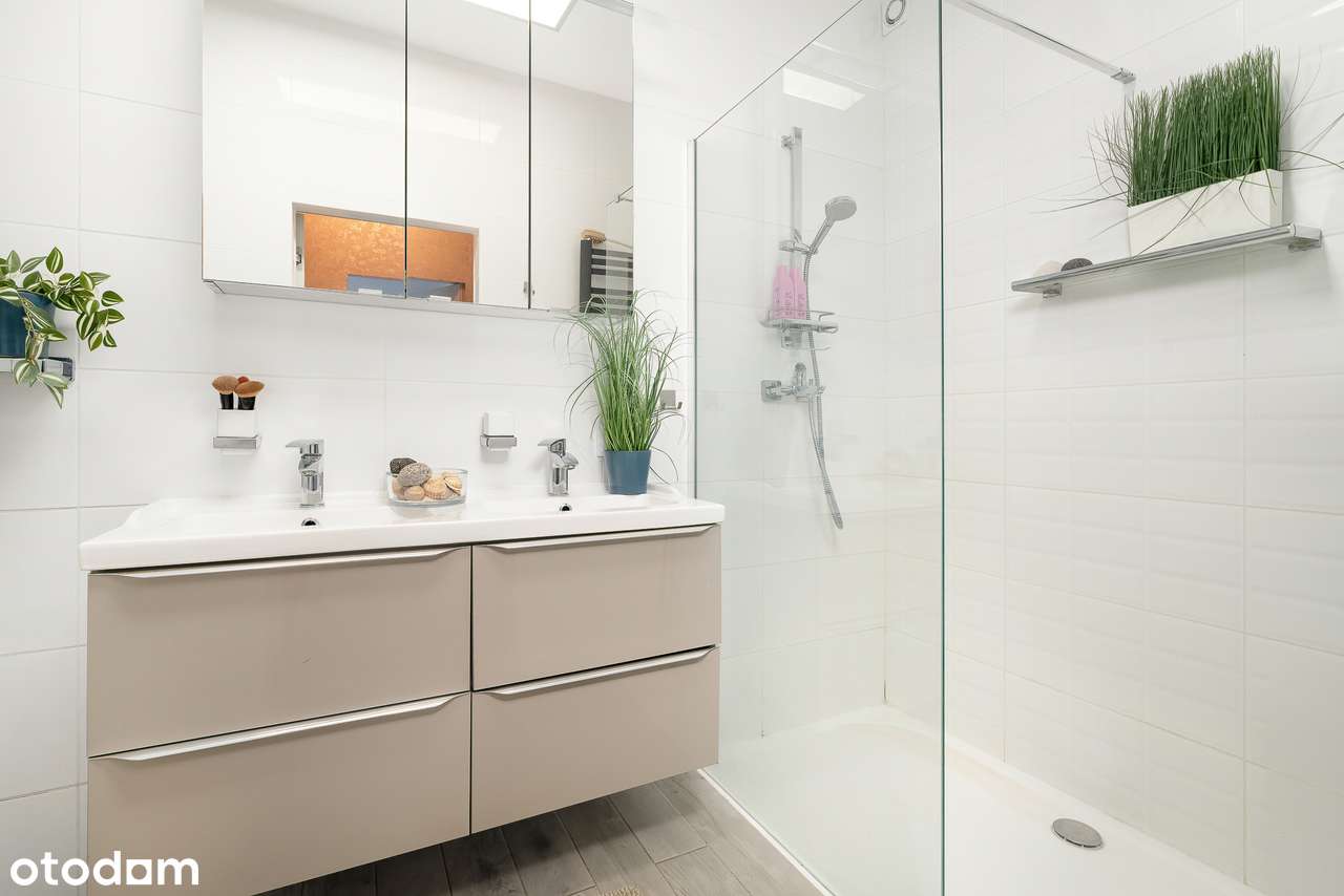 Przestronny bliźniak z prywatną furtką do lasu.-9