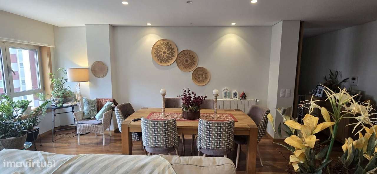 Apartamento T3+1 duplex, 1º piso, BOX para 2 carros - Oliveira Douro - Grande imagem: 2/19