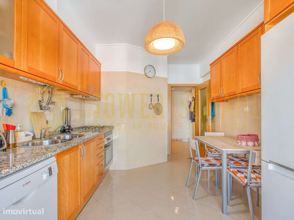 Apartamento T3 com arrecadação em Corroios-1