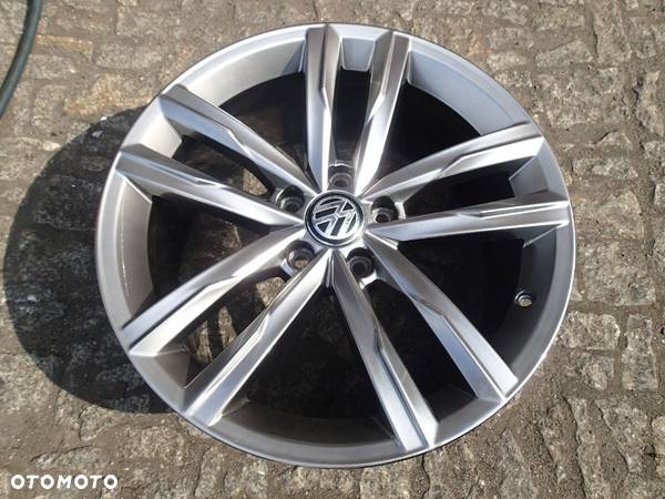 FELGI VW 18 DARTFORD SHADOW CHROME 5X112 PASSAT - 3