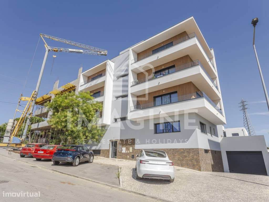 Apartamento T2 com Varanda Aterraçada na Quinta da Amizade-41