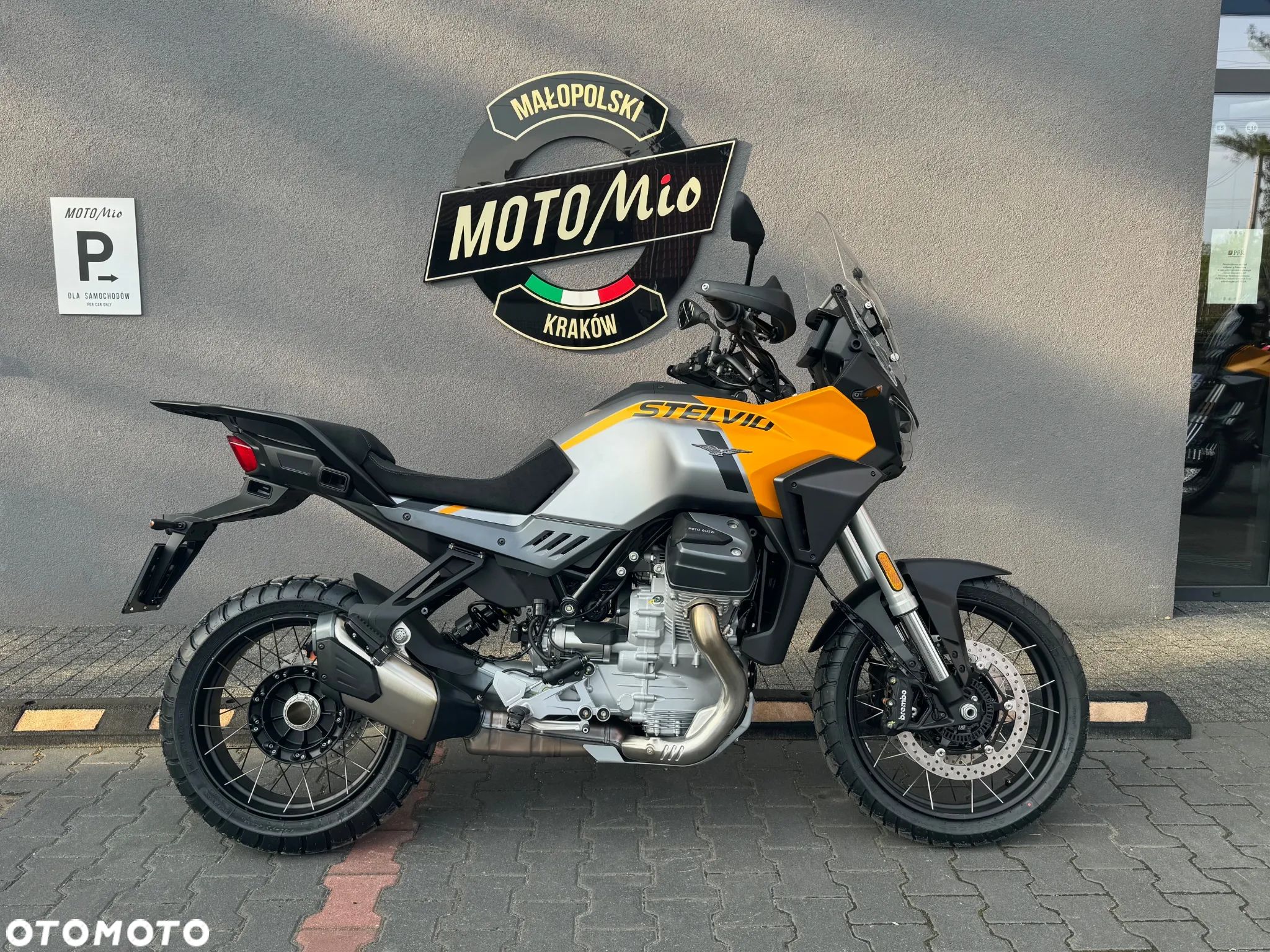 Moto Guzzi Stelvio - 1