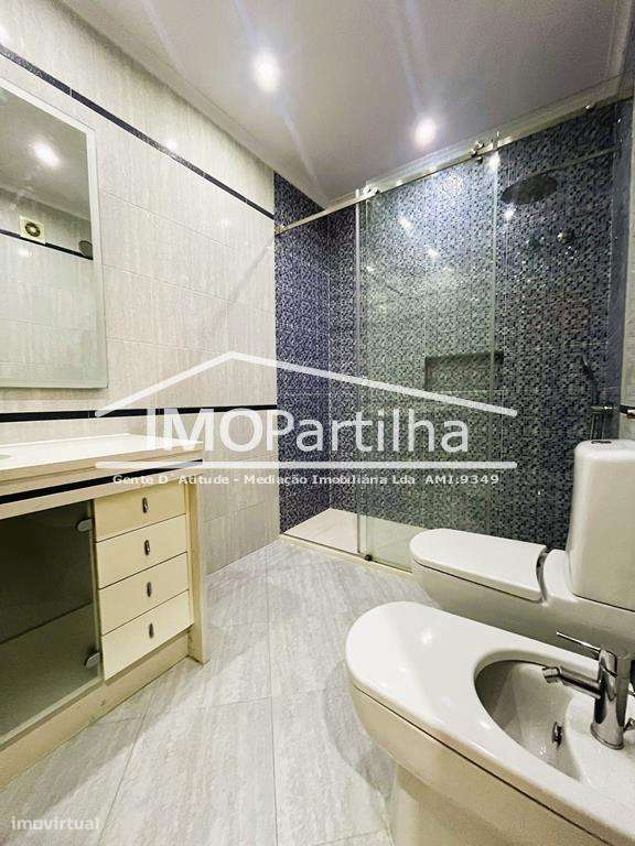 T3 C/ 4 Lugares de parqueamentos nas Colinas do Cruzeiro-9