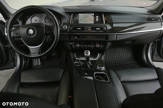 BMW Seria 5 525d Luxury Line - 9