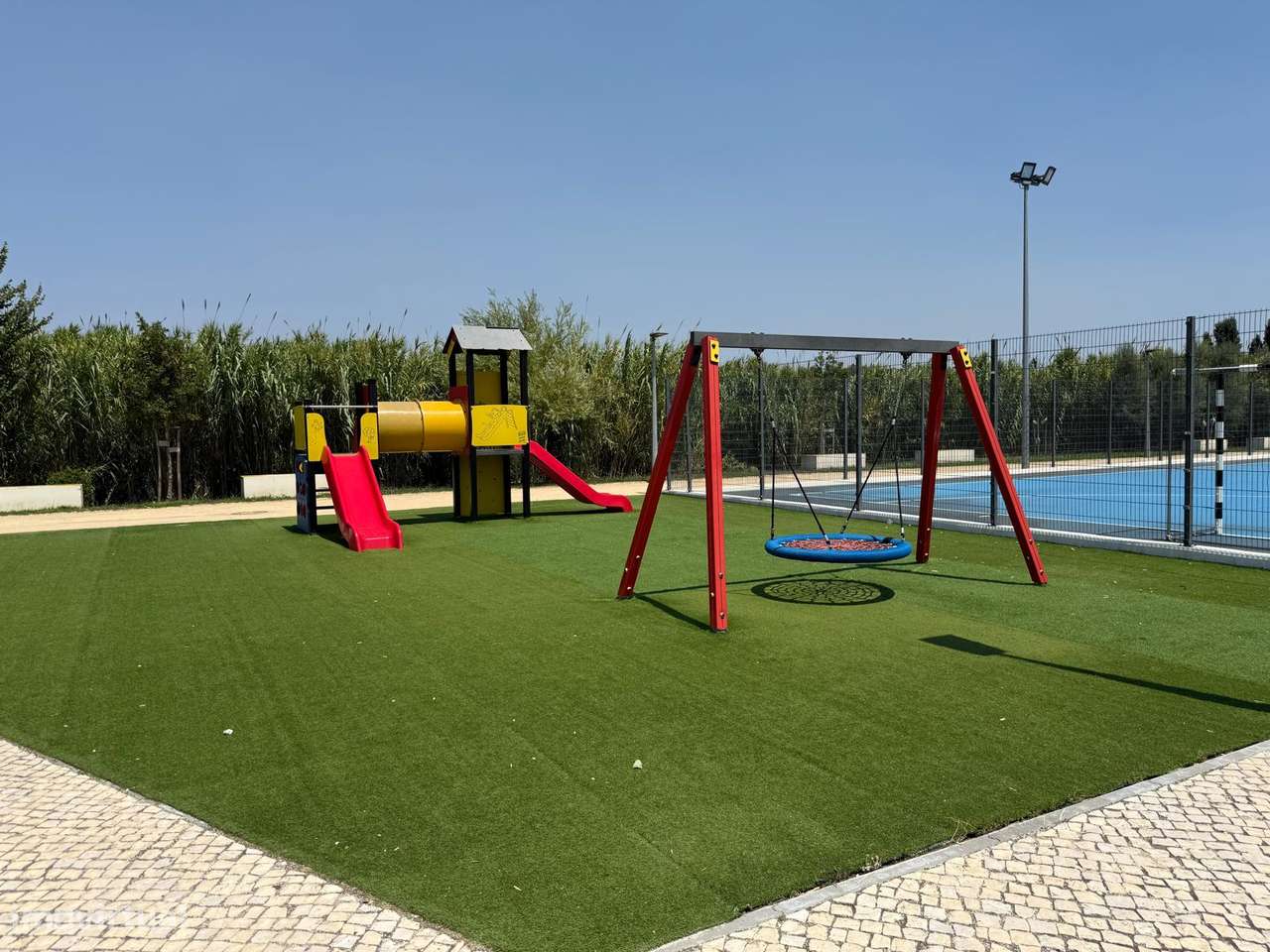 Apresento terreno junto ao centro de Aveiras de Cima-6