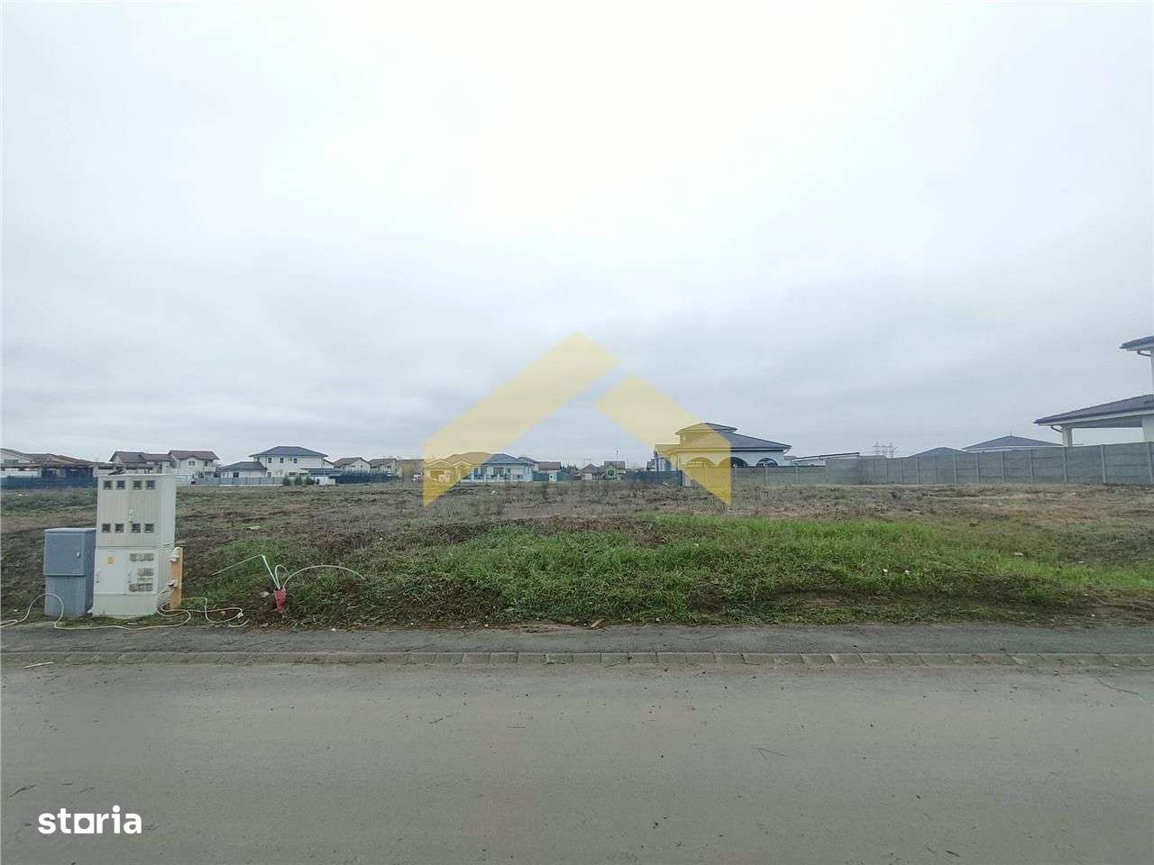 Teren intravilan de vanzare cartier Via Carmina-0