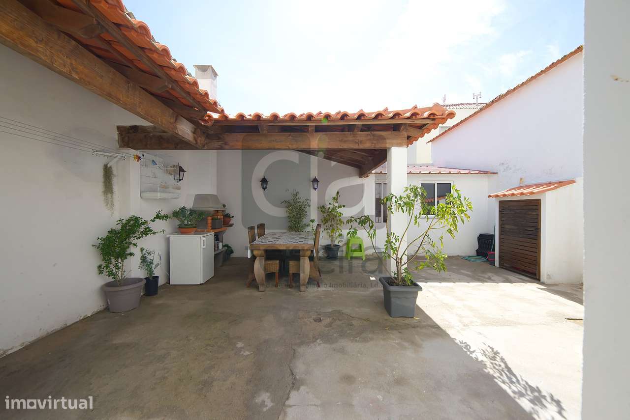 Moradia T3 Totalmente Remodelada em Almeirim-34