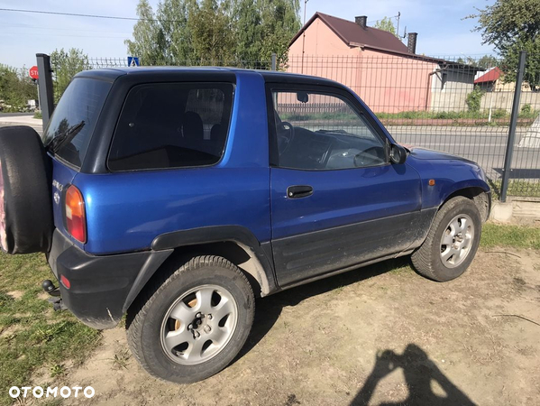 Toyota RAV4 2.0 - 17