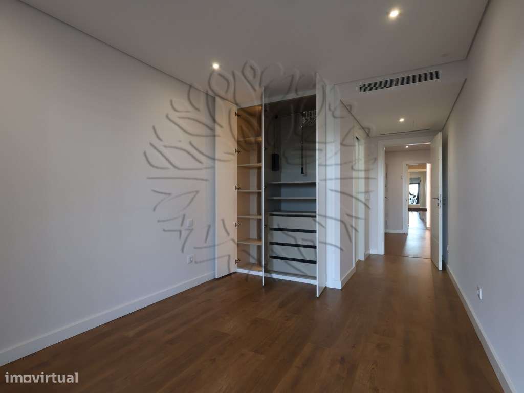 Apartamento T3 usado como novo em Vale Salgueiro, Montijo. Com 196 ...-32
