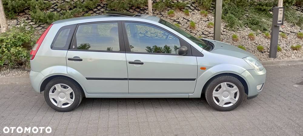 Ford Fiesta 1.4 Ghia - 33