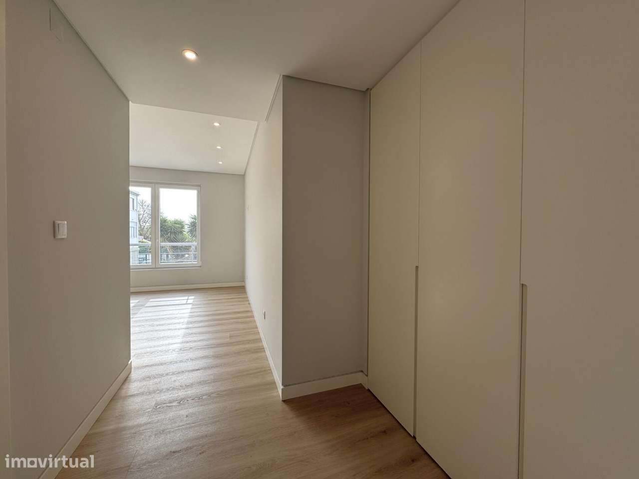 Apartamento T3 novo com estacionamento no centro de Carcavelos-40