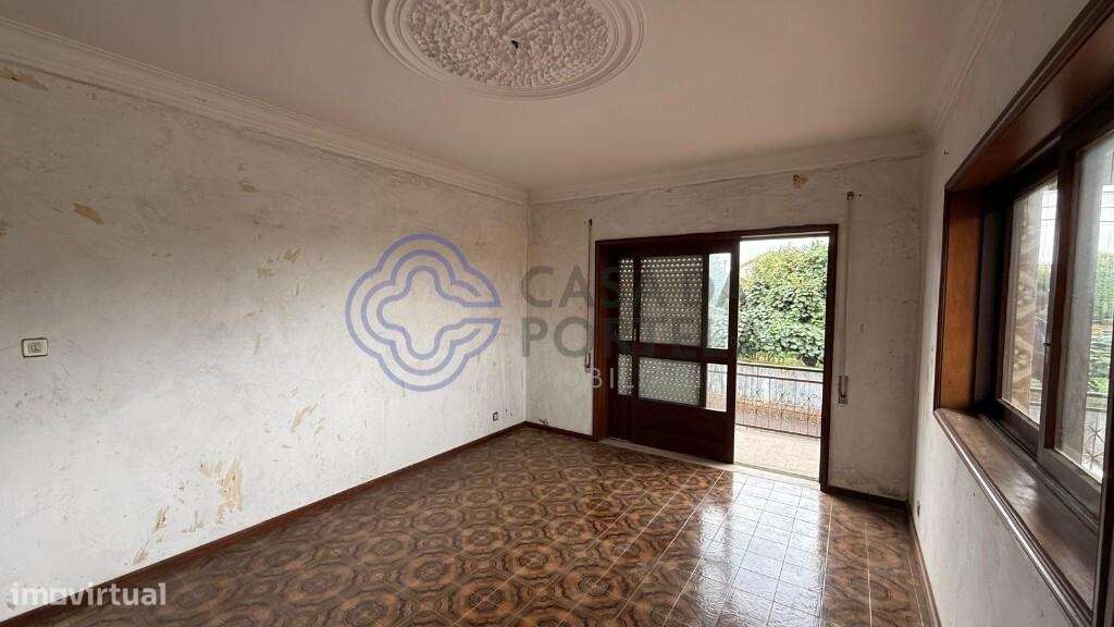 Moradia de 4 frentes, em Renovação - Terreno com 2860m2 - Sta Maria de - Grande imagem: 2/26