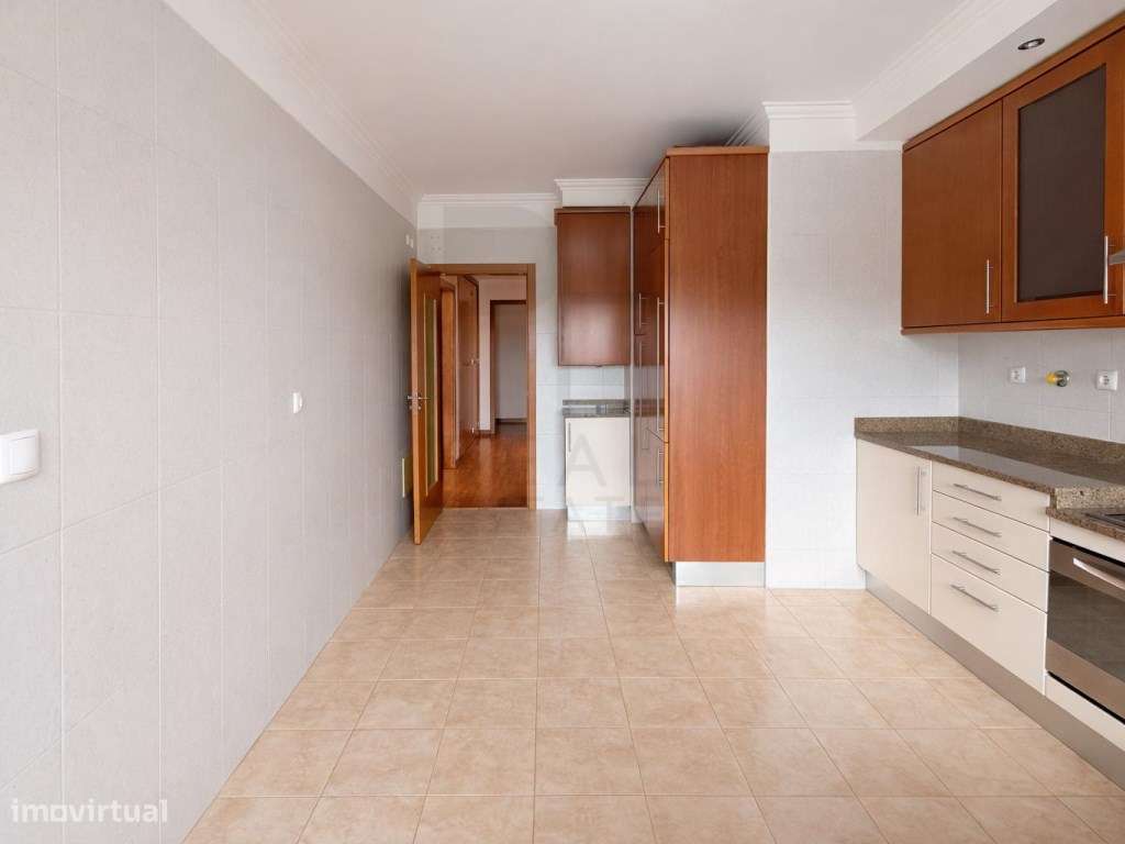 Excelente T3 com suíte, 3 varandas e garagem box em Cascais-7