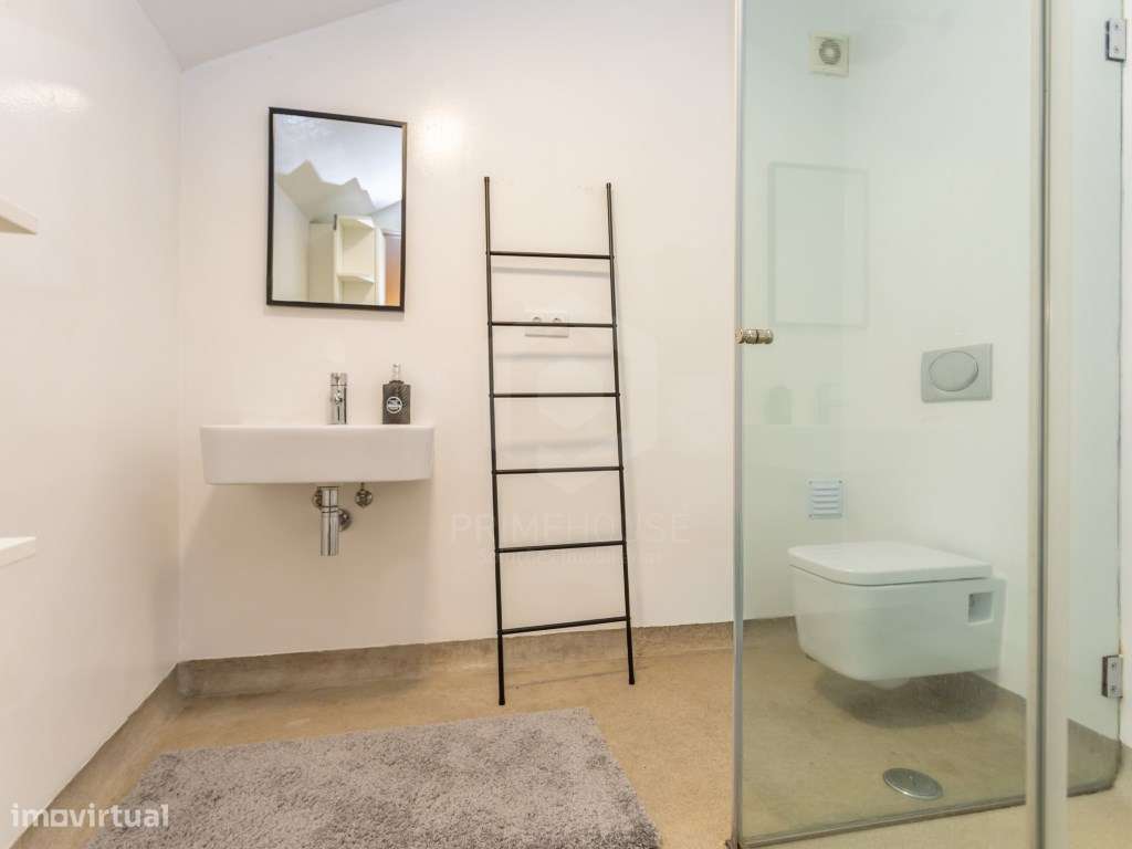 Predio no centro historico do seixal-35