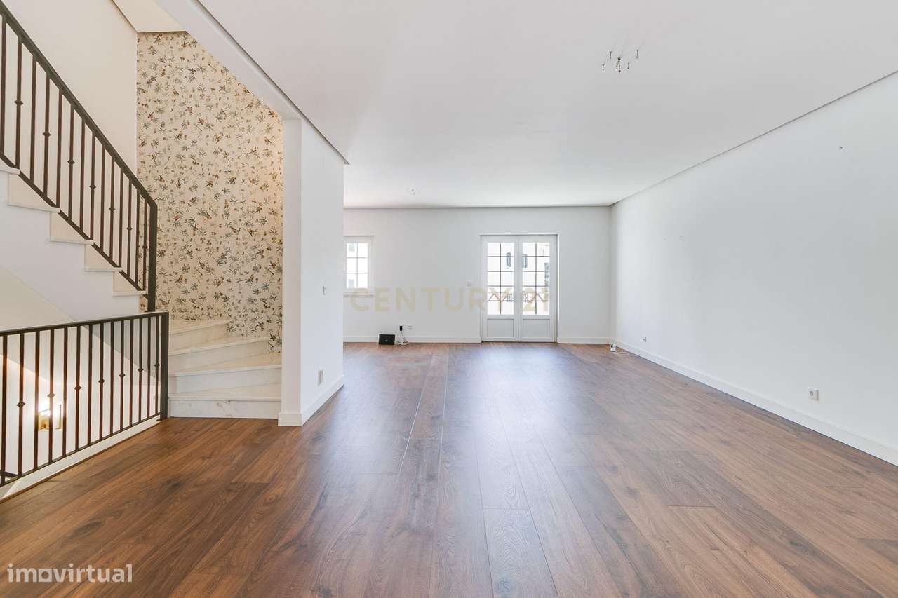 Moradia T4 em Condomínio Privado na Venda do Pinheiro-11