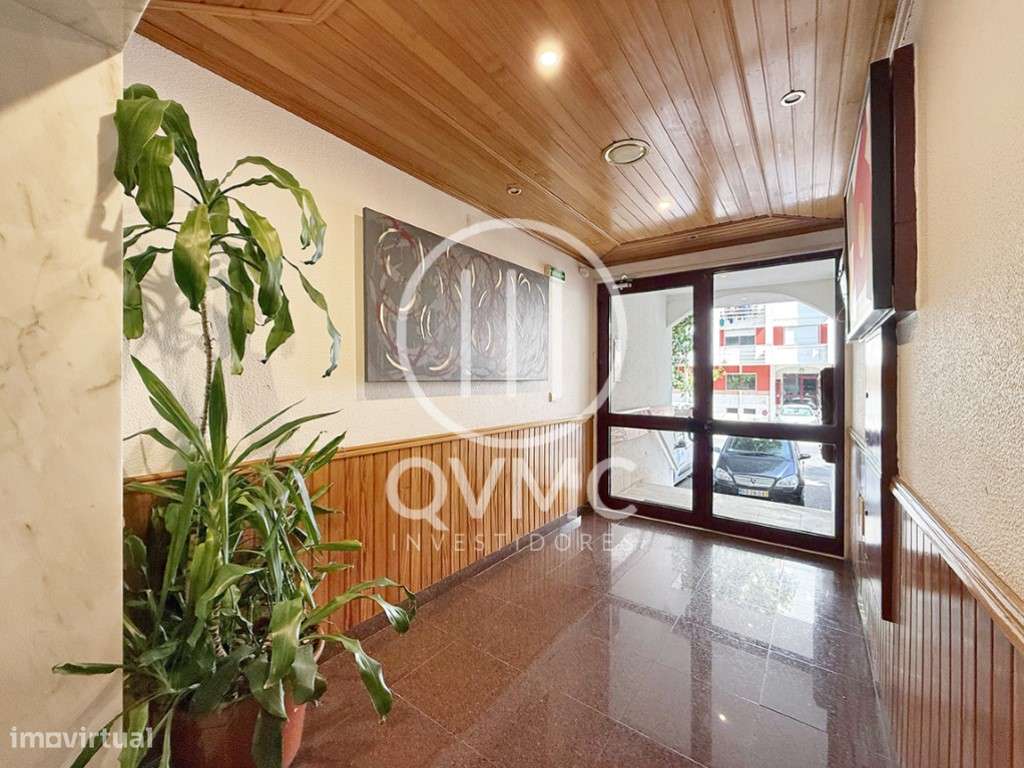 Apartamento T1 na Cavaleira com parqueamento e varanda-32