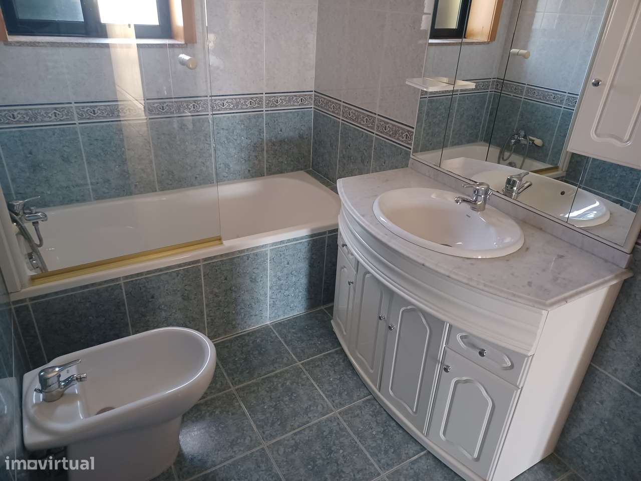 Mor.INDIVIDUAL  2300m2 de terreno + artigo urbano (Tipo T0)  em Lago-42