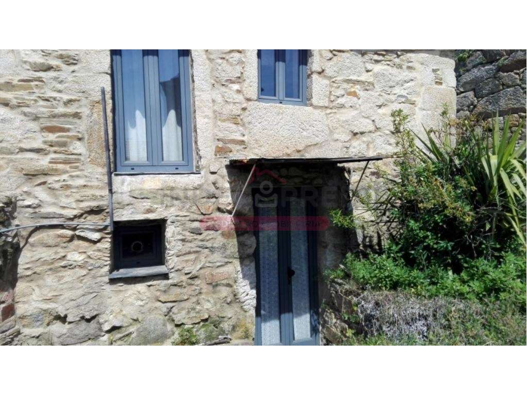 Duas moradias (1 moradia V1 + 1 moradia V2) em Alvarenga, Arouca-5