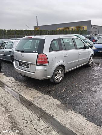 Dezmembrez Opel Zafira B 1.9 CDTI Z19DT 2007 - 3