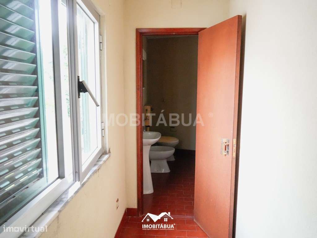 Moradia Espaçosa com Anexo, Quintal e Terraço - Cancela, perto de S...-11