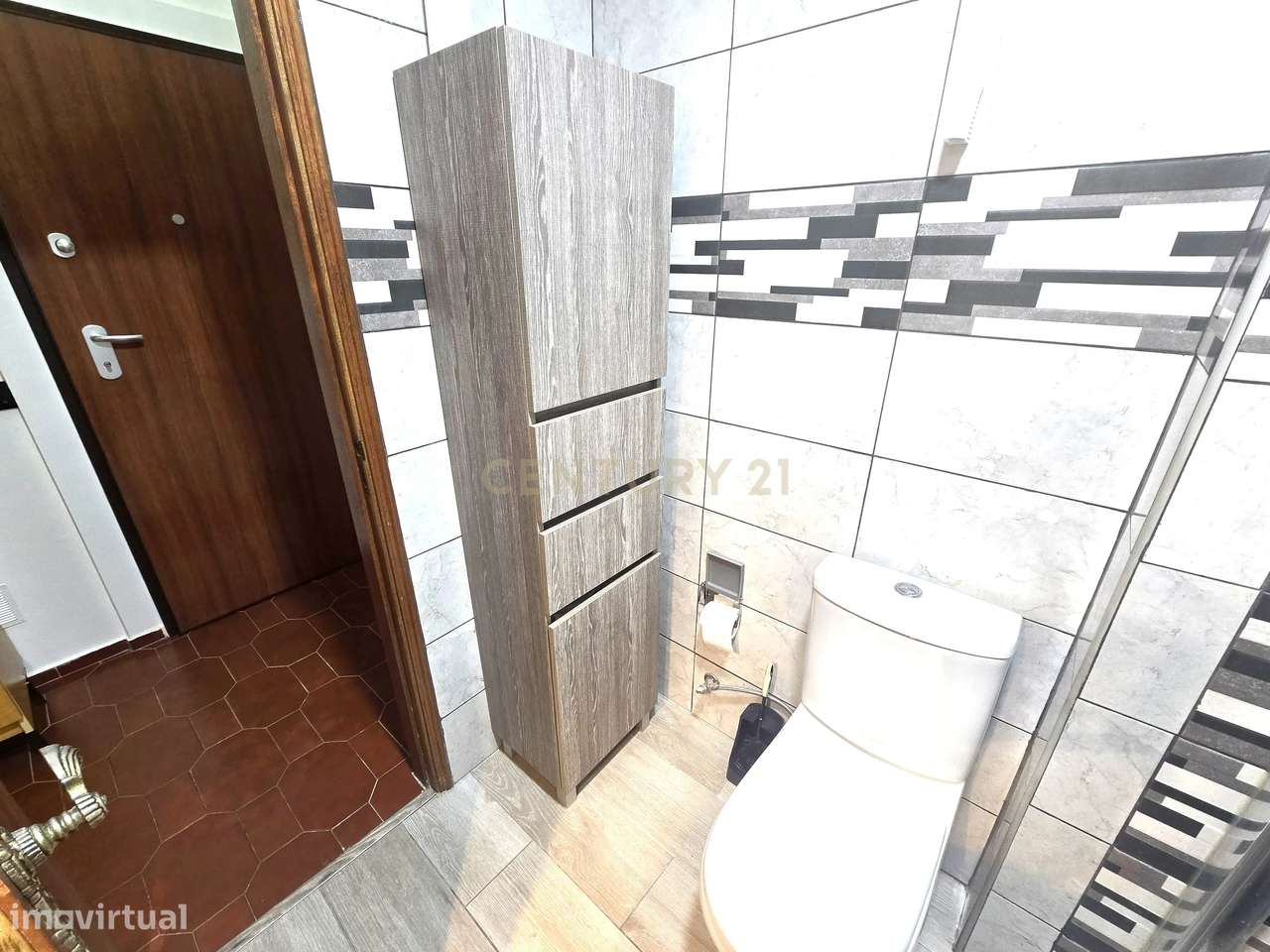 Apartamento T1 na Ramalha em Almada com Varandas e Elevador-11