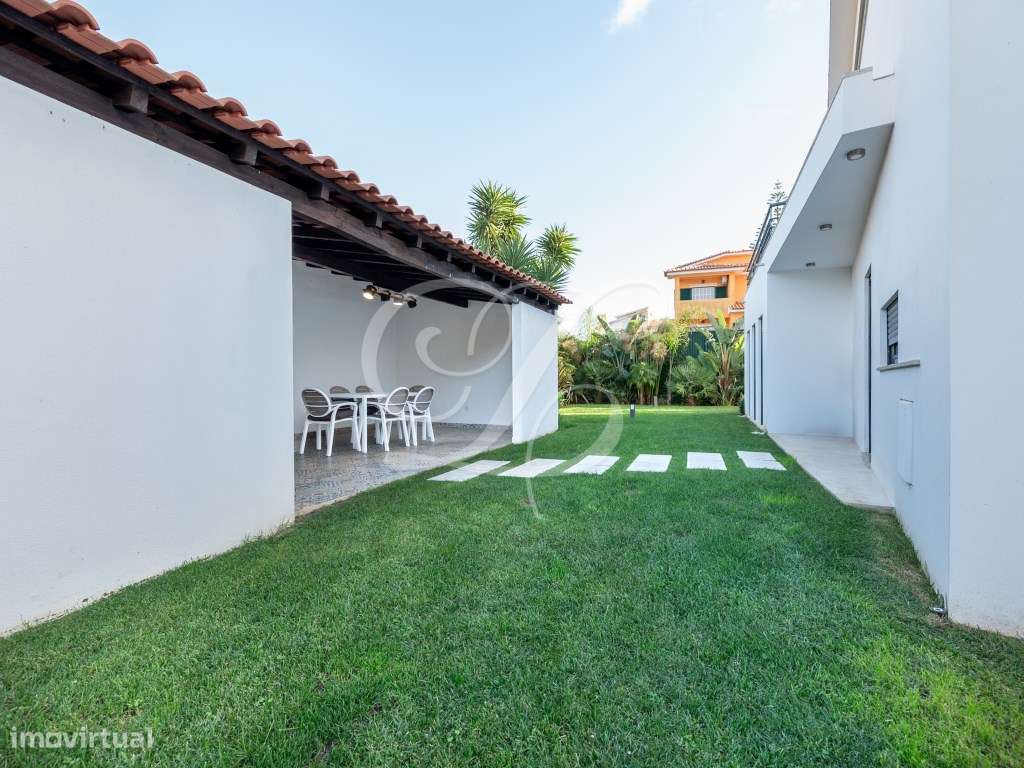 Moradia T4+1 com piscina, jardim relvado e área de barbecue | Cascais-28