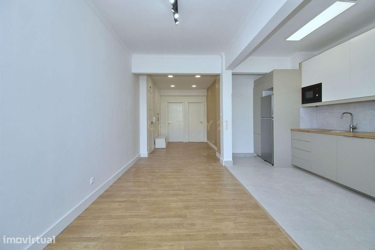 T2 em São Domingos de Benfica luminoso e arejado com ampla arrecadação-12